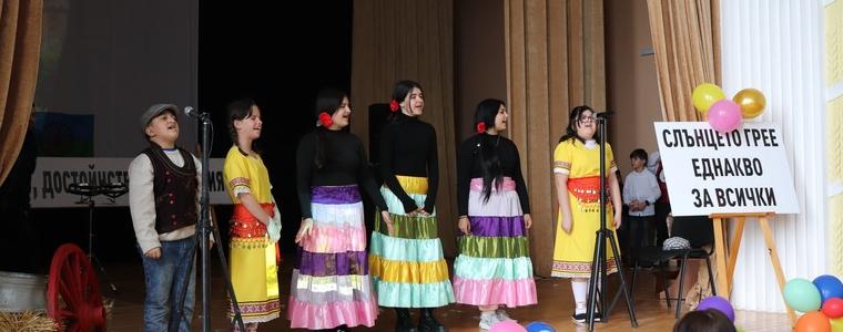 Пъстър ромски празник в село Спасово