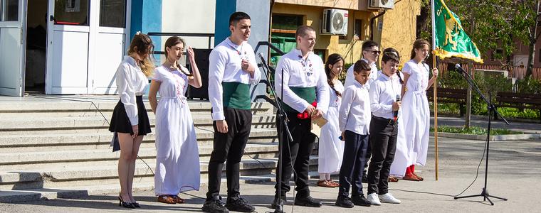 Рецитал по повод 150 години от Априлското въстание в ПМГ „Иван Вазов“ – Добрич (СНИМКИ)