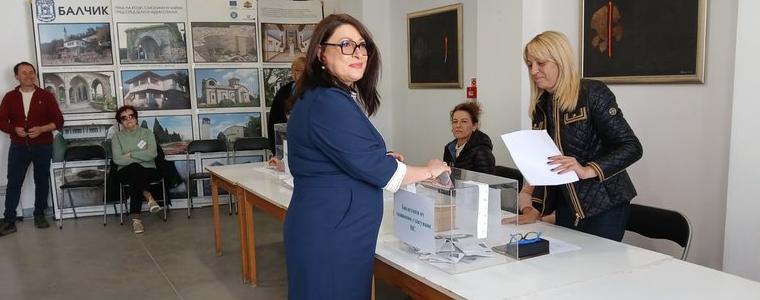 Сияна Фудулова, "БСП-Обединена левица": Гласувах за справедливост и надежда за по-добър живот (ВИДЕО)