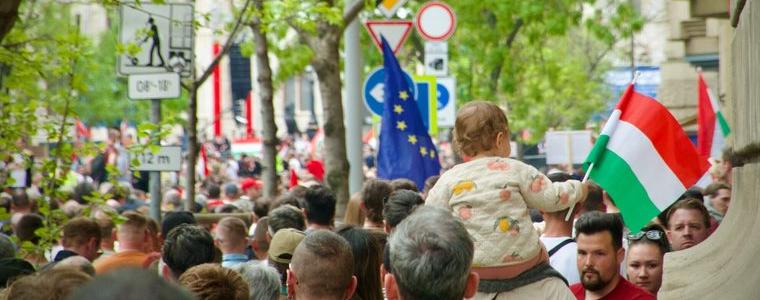 Унгарците гласуват за парламент днес