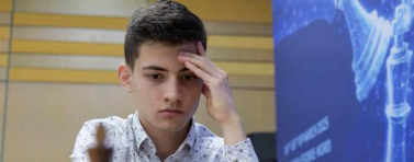 Момчил Петков започна с победа на Европейското индивидуално първенство по шах 