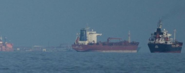 Първи конвой танкери премина през Ормузкия проток, Иран обаче възстановява "строгия контрол"