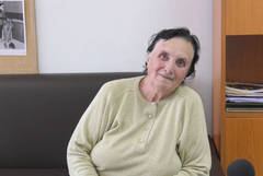 84-годишната Недка Лозева чете по няколко книги на седмица и не губи чувството си за хумор (ВИДЕО)