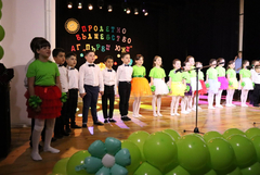 Детска градина „Първи юни“ подари „Пролетно вълшебство“ на Генерал Тошево