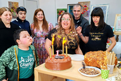 Една година „Неди Арт“: Неди твори изцяло в собственото си ателие (СНИМКИ)