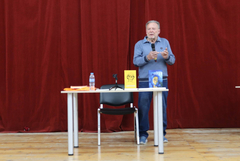 Иван Миглев представи книгата „Софинден“ и  творчество си пред жителите на Генерал Тошево