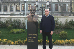 Изложба на художника и скулптор Неджми Мурат ще гостува в "Двореца" в Балчик