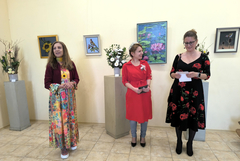 Живопис и флористика в изложбата „Ние, цветята“ на Мила Василева и Елена Георгиева