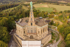 ЖИВОТЪТ Е ПЪТУВАНЕ: Касел – приказка сред паркове и замъци в Германия (ВИДЕО)