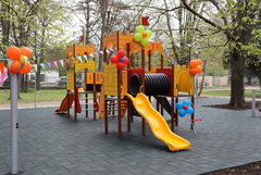 Нова детска площадка откриха в СУ „Никола Й. Вапцаров“ в Генерал Тошево