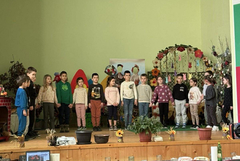 Празнична атмосфера и усмивки на Велики четвъртък в село Ловчанци (СНИМКИ)