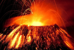 Японски вулкан изригна с 6000-метров стълб от камъни и пепел