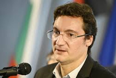 Ще поискам от Националния съвет на БСП вот на доверие, не го ли получа, подавам веднага оставка, каза Крум Зарков