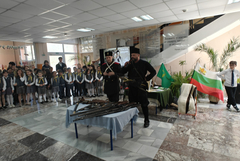 Ученици от СУ „Димитър Талев“ честваха 150 години от Априлското въстание с празнична програма