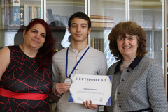 Ученик от гимназия „М. В. Ломоносов“ със сребърен медал от олимпиада „Кингс“