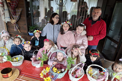 В село Златия лазарки влязоха във всяка къща