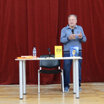 Иван Миглев представи книгата „Софинден“ и  творчество си пред жителите на Генерал Тошево