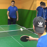 Младежи от КСУД „Дъга“ тренират тенис на маса чрез проект на СК „Светкавица 23“