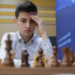 Момчил Петков започна с победа на Европейското индивидуално първенство по шах 