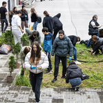 Ученици и преподаватели от ПМГ "Иван Вазов" в Добрич отбелязаха Международния ден на Земята  (СНИМКИ)