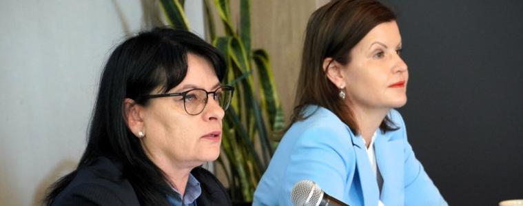 Елена Балтаджиева модерира форум на НСОРБ за пътната безопасност и контрола с общински камери