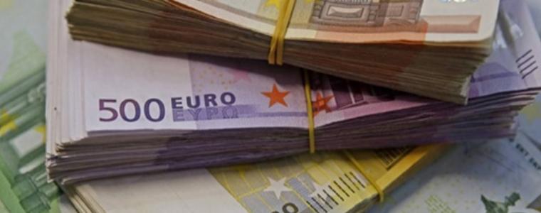 Издържаме близо 600 000 държавни служители с данъците си
