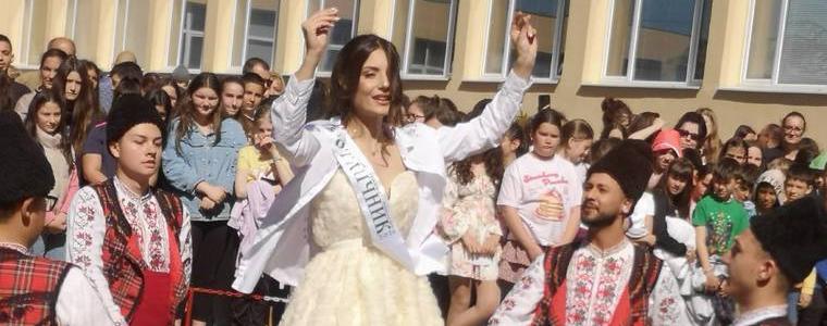Каварна изпрати 64 абитуриенти от випуск 2026 (СНИМКИ)
