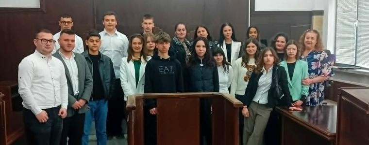 Лектори от Районния съд в Добрич изнесоха уроци пред ученици от ПГТ „П. К. Яворов“