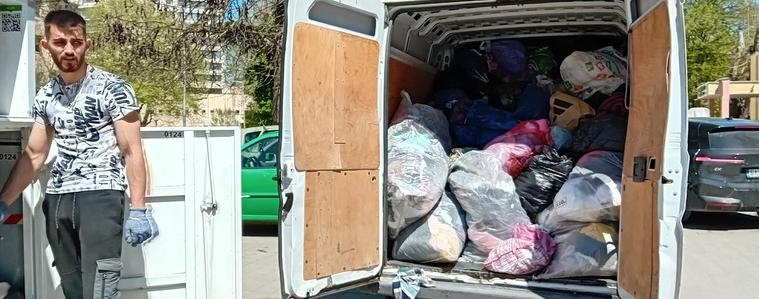Обаждайте се за претрупаните контейнери с дрехи, фирмата реагира много бързо