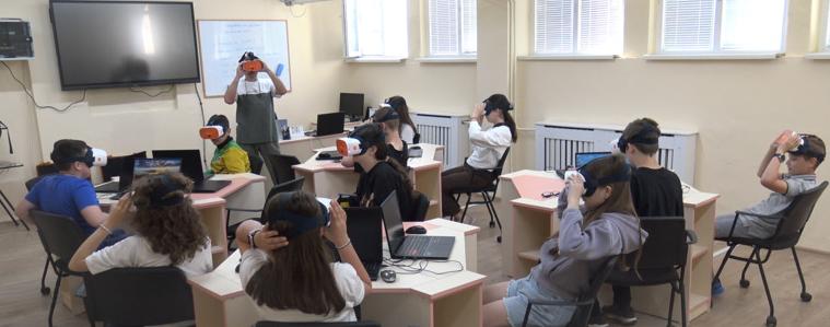 Обогатена с нови технологии и VR обучение СТЕМ среда в СУ „Св. Климент Охридски“ (ВИДЕО)
