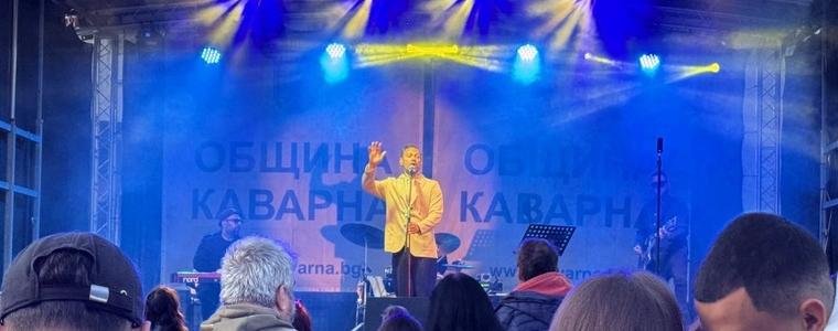Орлин Павлов пее за празника на Каварна