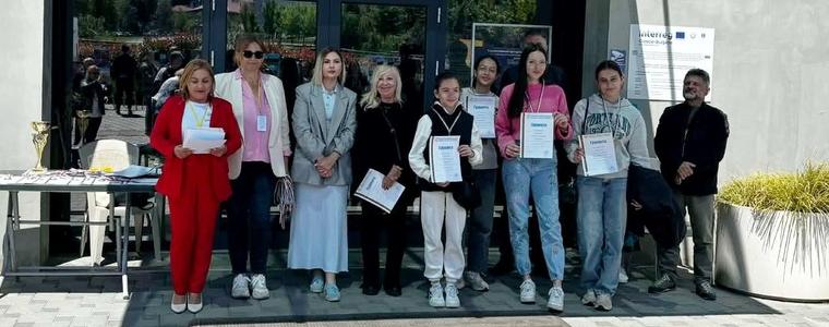 Отличия за момичета от клуб „Цветно“ на международен детски конкурс
