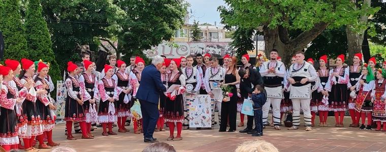 ПФТС „Добруджа“ изпрати осем абитуриенти с празничен концерт (СНИМКИ)