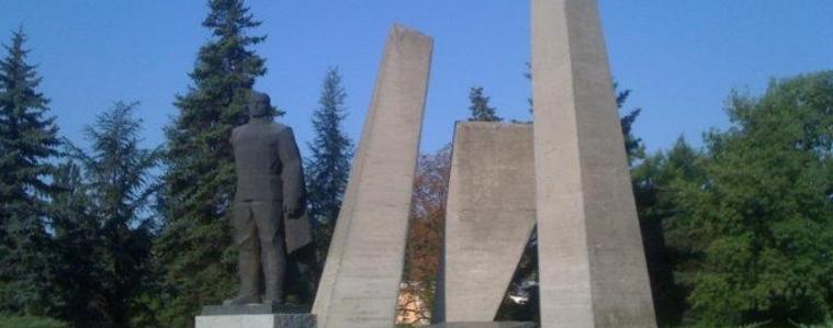 Поклонение и полагане на цветя на Паметника на загиналите във Втората световна война добруджанци в Добрич