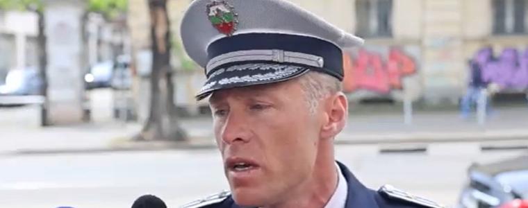 Пътна полиция ще глобява абитуриентите за висене от колите и липса на колани