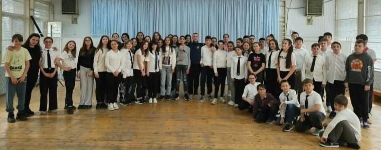 С редица инициативи Иновативно средно училище „Димитър Талев“ в Добрич отбелязва своя патронен празник 