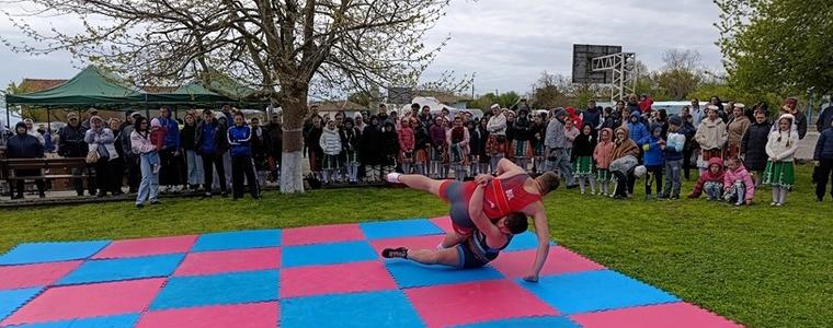 Със съчетание от културна и спортна програма премина празника на село Топола (СНИМКИ)