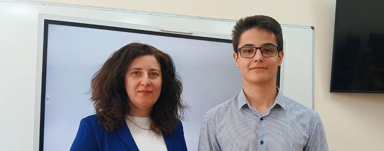 Ученик от ПМГ "Иван Вазов" с второ място на националния турнир по информационни технологии