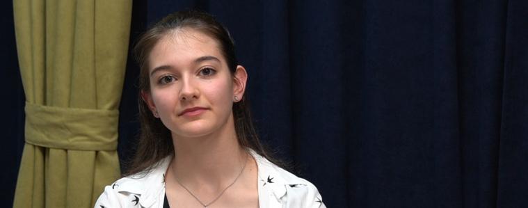 Ванеса Стоянова – дисциплинирано момиче, което успешно съчетава народни танци и журналистика (ВИДЕО)