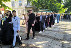 Каварна изпрати тържествено своите абитуриенти (СНИМКИ)