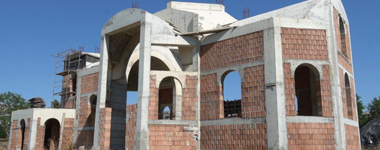 Дядо Йоан ще води утре водосвета за храмовия празник на строящата се църква „Св. Лука“ в кв. „Добротица“