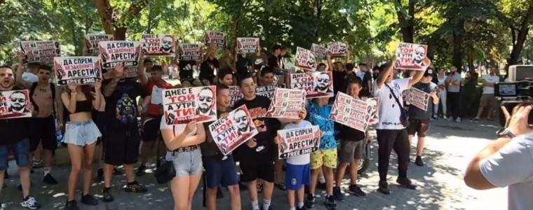 Фенове на български тиктокър излизат на протест срещу задържането му