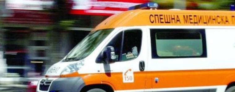 Мотоциклетист и неговата спътница са с фрактури след катастрофа с кола в село Кранево