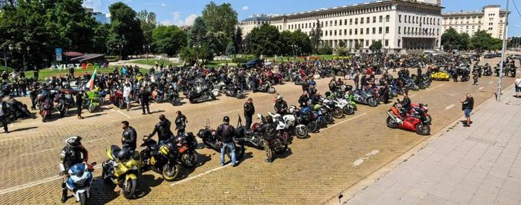 Национален протест на мотористите: Искат връщане на сезонната застраховка