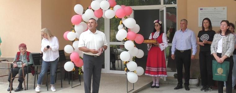 Потребителите на Дома за стари хора в Добрин се завърнаха в обновена и уютна среда (ВИДЕО)