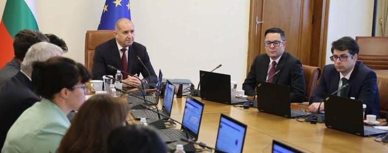 Правителството прекратява предоставянето на въоръжение от Българската армия за Украйна