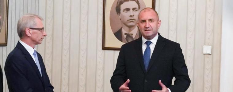 Радев отрече твърденията за замразяване на минималната работна заплата