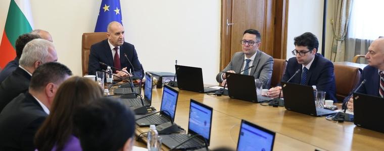 Румен Радев: Пенсиите няма да се намаляват, а ще бъдат увеличени до пълния размер по швейцарското правило