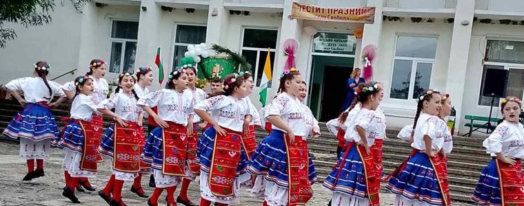 С музика, танци и празнична заря село Свобода отбеляза своя празник (СНИМКИ)