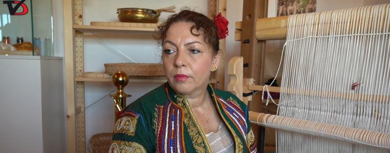 В "Двореца" в Балчик възраждат добруджанска носия и кралска одежда на Мария с коприна, създадена на място (ВИДЕО)